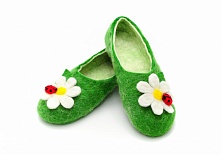 Купить Felt slippers "Daisies on green"