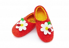 Купить Felt slippers "Daisies on red"