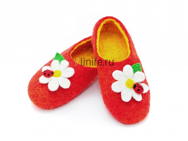 Felt slippers "Daisies on red" | Online store of linen products «Linife»