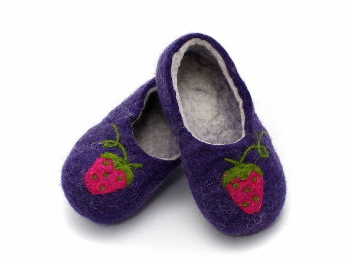 Children's slippers "Strawberry" | Online store of linen products «Linife»